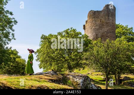 Visite THÉÂTRALISÉE DANS L'ESPRIT DE GEORGES SAND, château fort médiéval de CROZANT, (23) CREUSE, Limousin, Aquitaine, France Banque D'Images