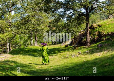 Visite THÉÂTRALISÉE DANS L'ESPRIT DE GEORGES SAND, château fort médiéval de CROZANT, (23) CREUSE, Limousin, Aquitaine, France Banque D'Images