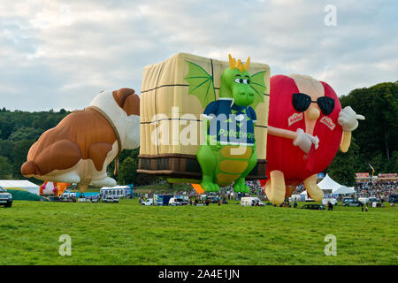 Montgolfières de caractère. Bristol International Balloon Fiesta, Angleterre Banque D'Images
