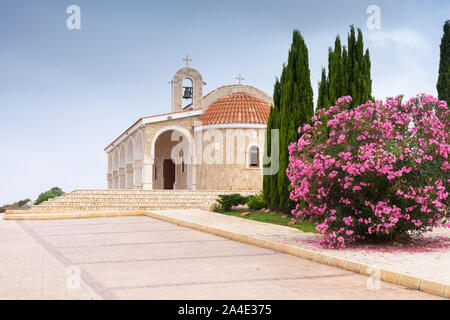 Ayia Napa, Chypre - 16 juin 2019 : Chapelle Ayios Epiphanios journée d'été à l'extérieur Banque D'Images