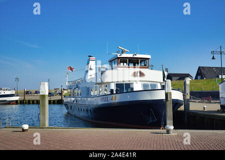 Oudeschild, Texel / Pays-Bas du Nord - Août 2019 : Voile appelé 'Texel 44' vous voyages aller ancré au port d''Oudeschild sur l'île Texel Banque D'Images