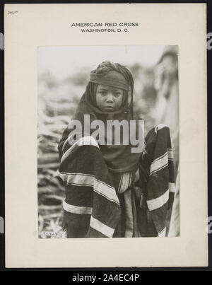 Le plus jeune acteur une star de cinéma à l'âge de 8 ans sont le compte rendu de cette petite fille de Toggourt arabe, l'Algérie. Elle a été l'un des acteurs de la Croix-Rouge américaine film, les enfants du Sahara, qui vient d'être achevée dans ce pays désertique au profit de l'American school-enfants / / Photo : Capt Merl LaVoy (Seattle). Banque D'Images