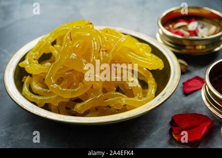 Jalebi / Jilebi - populaires pakistanais indien sweet faites pendant Diwali festival, selective focus Banque D'Images