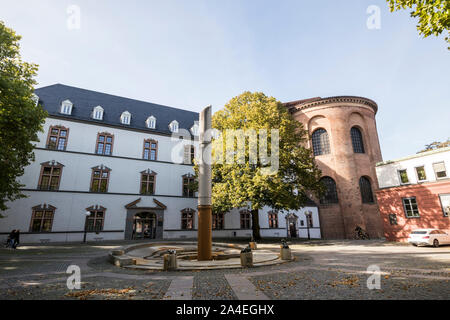 Trier, Allemagne. Le palais électoral (Kurfurstliches Palais), ancienne résidence des archevêques et électeurs de Trèves Banque D'Images