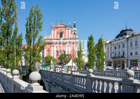 L'église franciscaine de l'Annonciation et Triple Ponts, Preseren Square, Vieille Ville, Ljubljana, Slovénie Banque D'Images