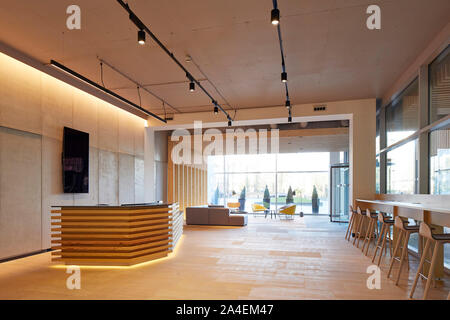 Hall de réception avec bureau et salon d'attente. Davidson House, Reading, Royaume-Uni. Architecte : dn-a architecture, 2018. Banque D'Images