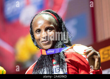 Doha, Katar. 06 Oct, 2019. Hellen Obiri gagnant (KEN/1e place), médaille d'or women's cérémonie 5000m, le 06.10.2019 Championnats du monde d'athlétisme 2019 à Doha/Qatar, à partir de la 27.09. - 10.10.2019. Utilisation dans le monde entier | Credit : dpa/Alamy Live News Banque D'Images