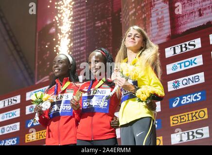 Konstanze KLOSTERHALFEN (Allemagne/3ème place) avec médaille de bronze, médaille, bronze, avec de gauche à droite Margaret Chelimo Kipkemboi (KEN/2e place), lauréat Hellen Obiri (KEN/1e place), KLOSTERHALFEN du 5 000 m féminin de la remise des prix, am 06.10.2019 Championnats du monde d'athlétisme 2019 à Doha/Qatar, à partir de la 27.09. - 10.10.2019. Dans le monde d'utilisation | Banque D'Images