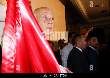 Tunis, Tunis. 13 Oct, 2019. Le nouveau président de la République, selon les résultats de sondages, Kais Saied adressé Dimanche au tunisiens après sa victoire contre Nabil Karoui au second tour de l'élection présidentielle en disant que la Tunisie a donné ''une leçon au monde entier Crédit : Chokri Mahjoub/ZUMA/Alamy Fil Live News Banque D'Images