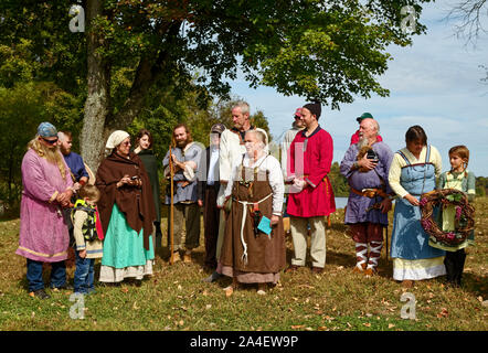 Interprètes Viking ; cérémonie ; période ; robe ; célébration ethnique, hommes, femmes, enfants, personnes, Marsh Creek State Park ; Downingtown ; PA ; New York ; Banque D'Images