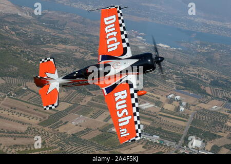 Affichage de voltige, Sukhoi Su-26MX d'aéronefs exploités par 'DNÉERLANDAIS RUSH'. Banque D'Images