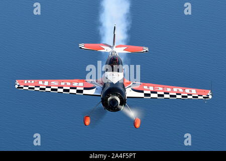 Affichage de voltige, Sukhoi Su-26MX d'aéronefs exploités par 'DNÉERLANDAIS RUSH'. Banque D'Images