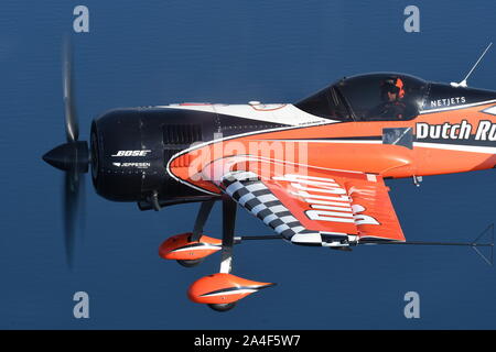 Affichage de voltige, Sukhoi Su-26MX d'aéronefs exploités par 'DNÉERLANDAIS RUSH'. Banque D'Images