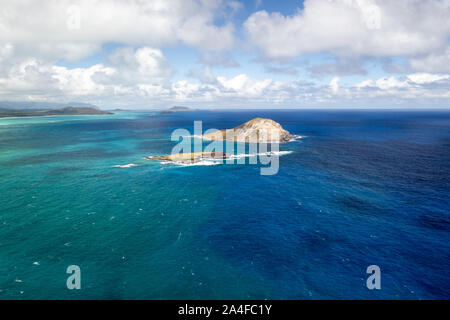 Une belle vue sur la côte de l'île de lapin et Kaohikaipu Island State Seabird Sanctuary, vus de Makapuu Point, Oahu, Hawaii, USA Banque D'Images