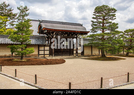 Gateway à Tenryu-ji dans le quartier Sagano, Kyoto, Japon Banque D'Images