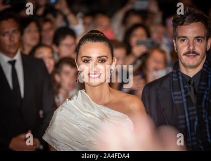 Penelope Cruz fait l'entrée à la cérémonie de remise du prix Donostia au Palais Kursaal sur le Festival International du film de San Sebastián (Espagne) 67th. Banque D'Images