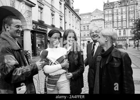 Nikt Panna, Tomasz Tryzna, Miss Nobody - Tom Tryzna, le roman publié en 1994, en 1996, projeté par Andrzej Wajda. Nikt Panna, Tomasz Tryzna, Pologne, Miss Nobody - Tom Tryzna, le roman publié en 1994, en 1996, projeté par Andrzej Wajda. Le livre a été traduit en 14 langues (a été publié en Europe de l'ouest, la Scandinavie, les Iles Britanniques, USA, Canada, Nouvelle-Zélande, Australie, Brésil) Banque D'Images