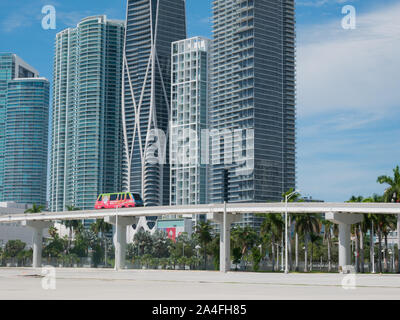 Miami, Floride, USA. Août 2019. Vue sur le centre-ville de Miami et ensoleillée à jour nuageux avec une architecture stupéfiante Banque D'Images