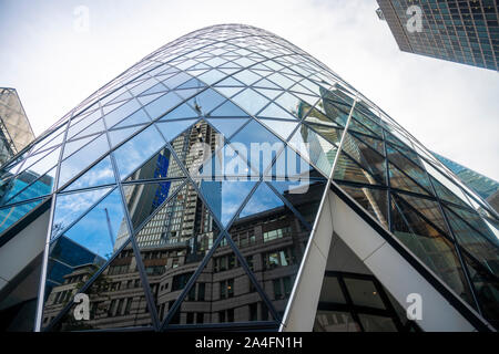 Détail de l'architecture de la tour gherkin à la city de Londres Banque D'Images