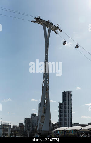 Téléphérique Emirates reliant les Royal Docks à North Greenwich Banque D'Images