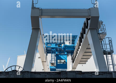 Grue à portique sur la Tamise Banque D'Images