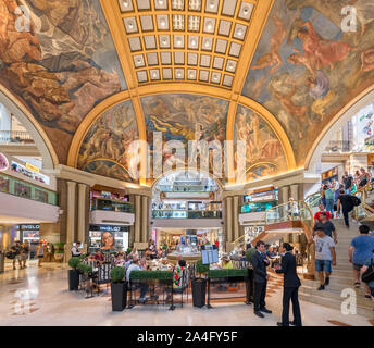 Buenos Aires Galerias Pacifico. Café et à l'intérieur du magasins Centre Commercial Galerías Pacífico, un populaire centre commercial dans le centre-ville, Buenos Aires, Argentine Banque D'Images