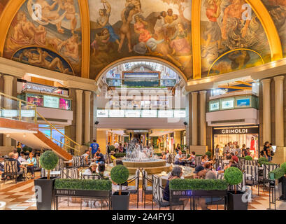 Buenos Aires Galerias Pacifico. Café et à l'intérieur du magasins Centre Commercial Galerías Pacífico, un populaire centre commercial dans le centre-ville, Buenos Aires, Argentine Banque D'Images