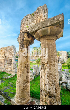 Ancienne demeure du temple dorique Apollo dans l'île d'Ortigia. Syracuse, Sicile, Italie Banque D'Images