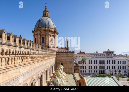 Palerme, Sicile - 23 mars 2019 : vue rapprochée de la cathédrale de Palerme ou Cattedrale di Palermo dome structure dans une belle après-midi ensoleillée à Palerme Banque D'Images