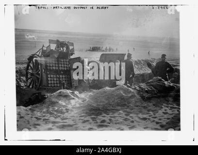 Tripoli - l'artillerie outpost in desert Banque D'Images