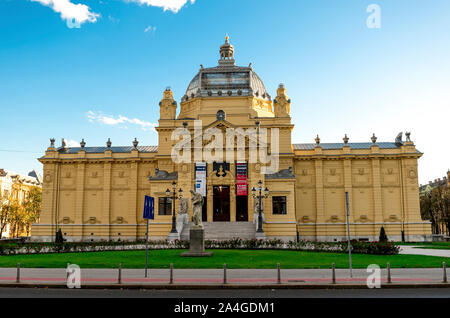 Une vue panoramique du Pavillon des arts museum building en roi Tomislav square, Zagreb, Croatie Banque D'Images