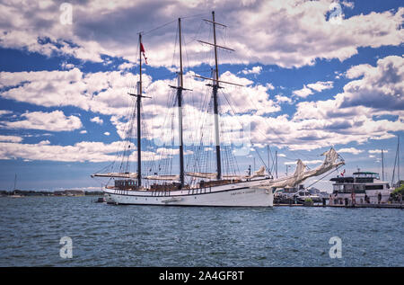 Toronto, Ontario, Canada - 2019 0630 : l'un des plus populaires attractions de Toronto Empire Sandy Tall Ship à côté de l'embarcadère à Toronto Harboufront Banque D'Images