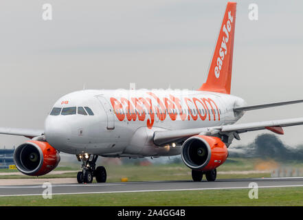 Easyjet, Airbus A319-111, G-EZBB, à l'aéroport de Manchester Banque D'Images