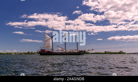 Toronto, Ontario, Canada - 2019 0630 : Kajama Tall Ship dans les eaux du port de Toronto. Kajama est un trois-mâts goélette, que l'ancien cargo Banque D'Images