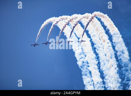 Royal Canadian Air Force Snowbirds démontrant à grand spectacle aérien du Pacifique à Huntington Beach, CA 10.6.19 Banque D'Images