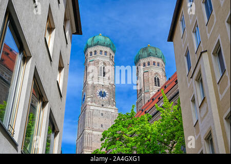 L'église Frauenkirche, ou Notre-dame) situé à Munich, Bavière, Allemagne. Banque D'Images