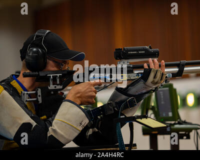 Sydney, Australie, 15 octobre, 2019. Timo Herman Nystrom, Finlande alignement d'un tourné dans le 10m carabine à air mixte Qualification exposés SH-VI. Credit : Photability/Alamy Live News Banque D'Images