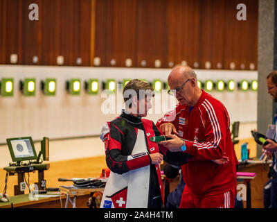 Sydney, Australie, 15 octobre, 2019. Claudia Kunz-Inderkummen, Suisse la préparation pour le 10m carabine à air mixte Qualification exposés SH-VI. Credit : Photability/Alamy Live News Banque D'Images