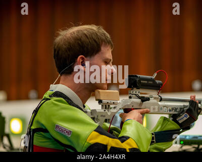 Sydney, Australie, 15 octobre, 2019. Michael Whapples, la Grande-Bretagne se prépare mentalement à son prochain coup de feu dans le 10m carabine à air mixte Qualification exposés SH-VI. Credit : Photability/Alamy Live News Banque D'Images