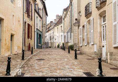 Salon de Provence, France - 29 août 2018 : Architecture de bâtiments typiques et les rues de Bellême, un village médiéval Banque D'Images