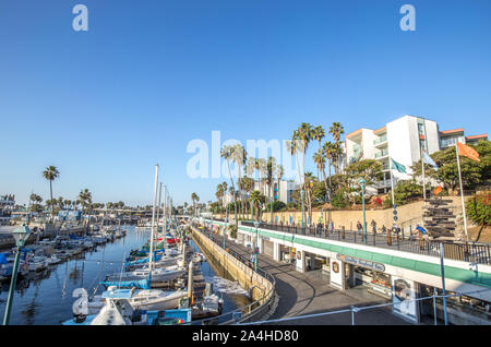 Redondo Beach Marina dispose de boutiques, de restaurants le long de la promenade et la jetée de Redondo Beach, Californie Banque D'Images