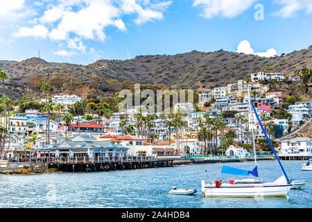 Voilier dans le port à Avalon, dans le sud de la Californie, Santa Catalina Banque D'Images