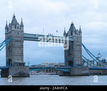 Tower Bridge sur la Tamise Banque D'Images