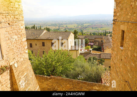 Beau coup de vieux vue ville italienne d'Assise, Ombrie, Italie. Banque D'Images