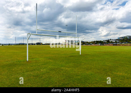 Buts de football sur un terrain de sport vide Banque D'Images