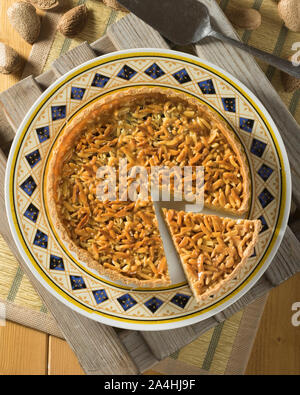 Tarte de amêndoa Algarvia. Tarte aux amandes portugais. Le Portugal l'alimentation Banque D'Images