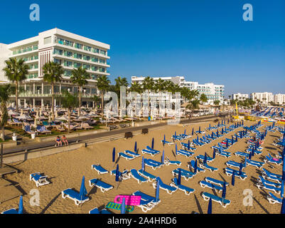 Protaras, Chypre - octobre 11. 2019. Hôtels sur la célèbre plage Sunrise Banque D'Images