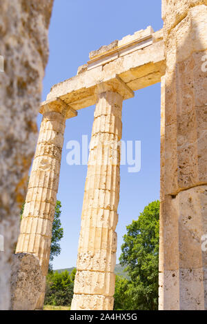 Ancien Temple de Zeus demeure d'environ 500 avant J.-C. dans la région de Nemae Péloponnèse, Grèce. Banque D'Images
