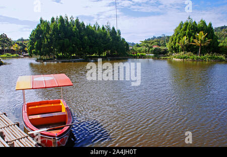 Situ Umar Lake Boat, Floating Market Lembang, Bandung, Java ouest, Indonésie Banque D'Images