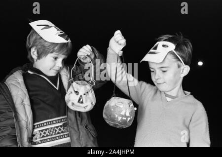 Kids Halloween Party à Rousden Fermer Birmingham.30 Octobre 1978 Banque D'Images